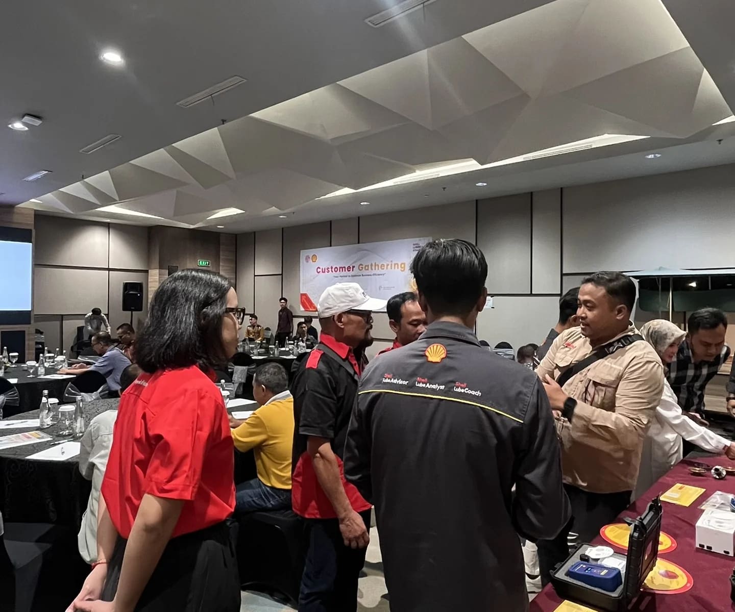 Sesi pelatihan di mana instruktur mempresentasikan materi tentang tribology
